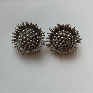 Vintage Oscar de la Renta silver tone sunflower earrings.